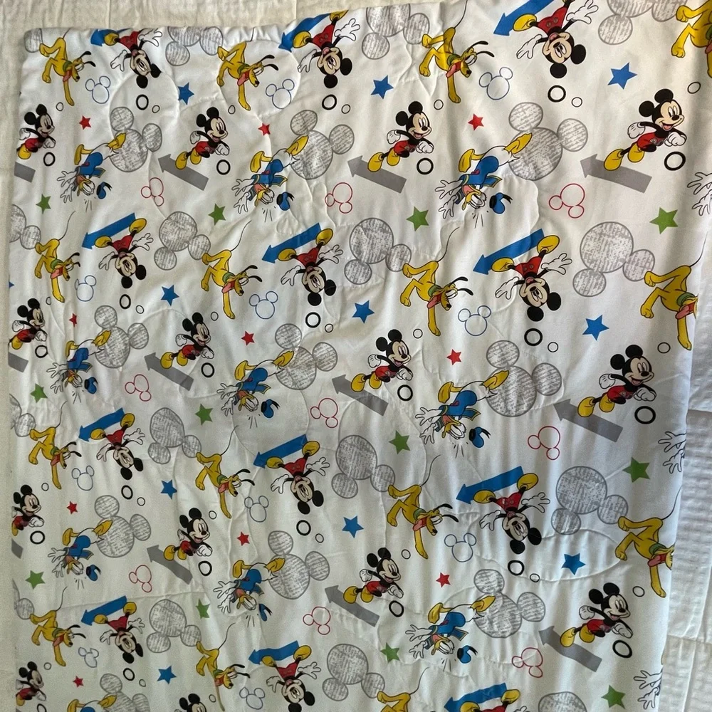Disney Mickey and Friends Soft Toddler Comforter Lightweight ~56”L 42”W